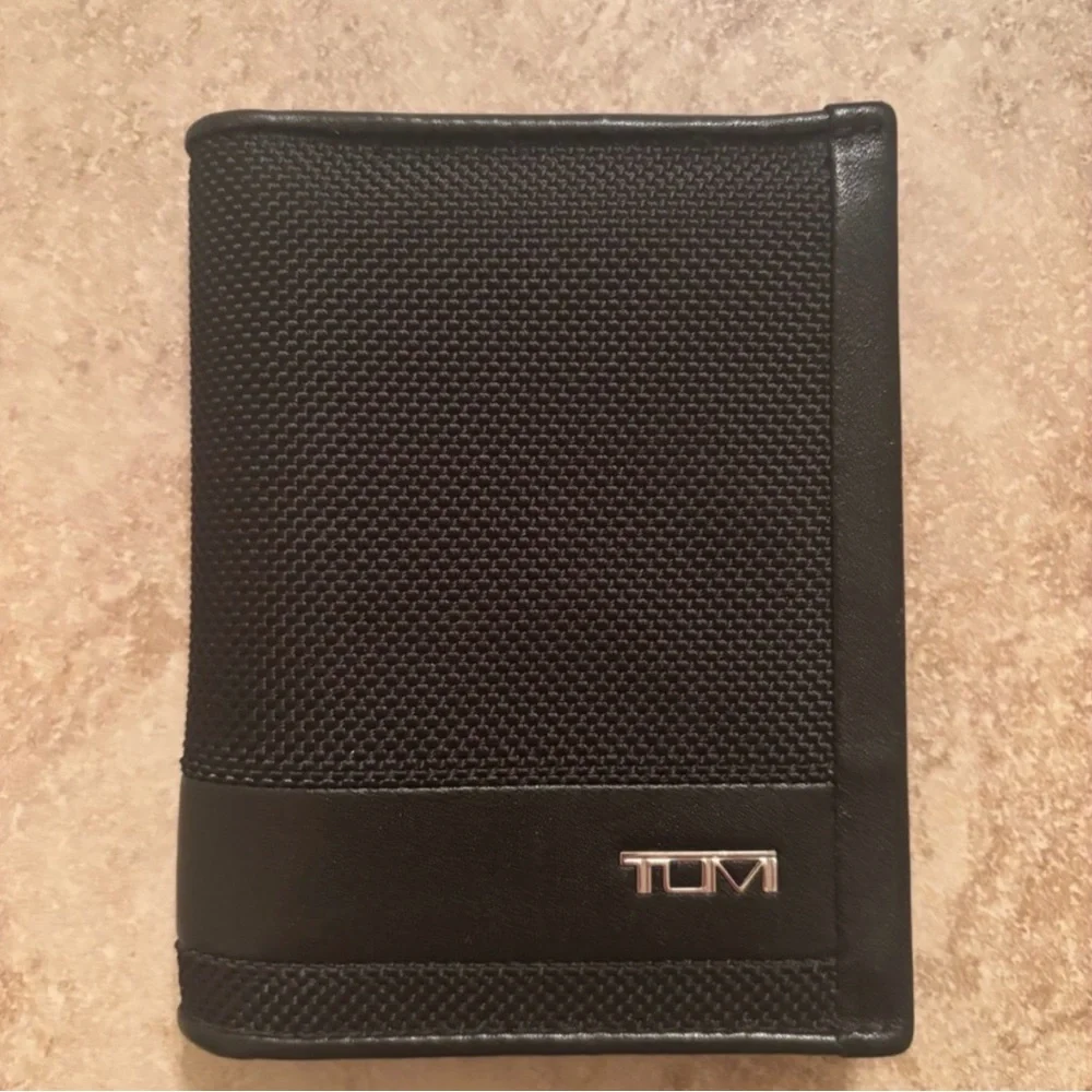 Tumi Black Textured Wallet new without tags in excellent condition